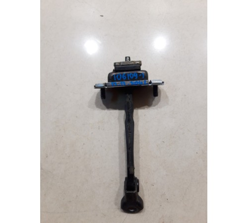 Ограничитель двери(передний правый)