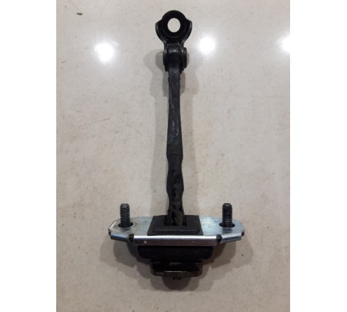 Ограничитель двери(передний правый)