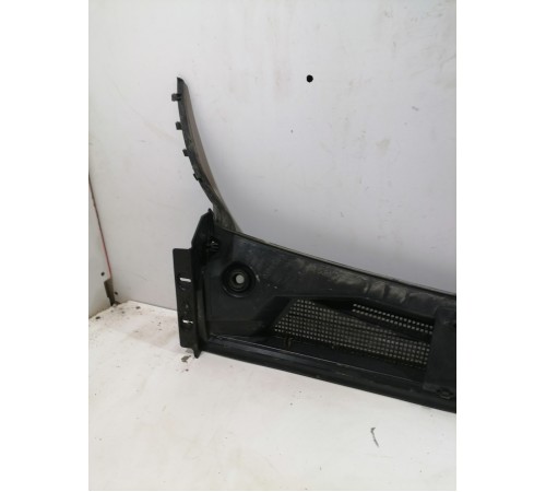 Жабо лобового стекла