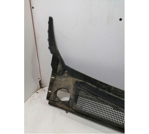 Жабо лобового стекла