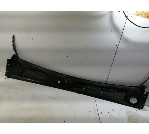 Жабо лобового стекла