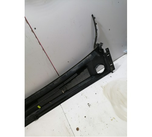 Жабо лобового стекла