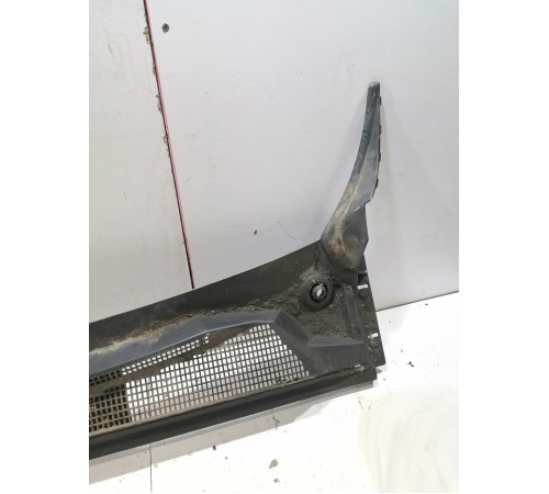 Жабо лобового стекла