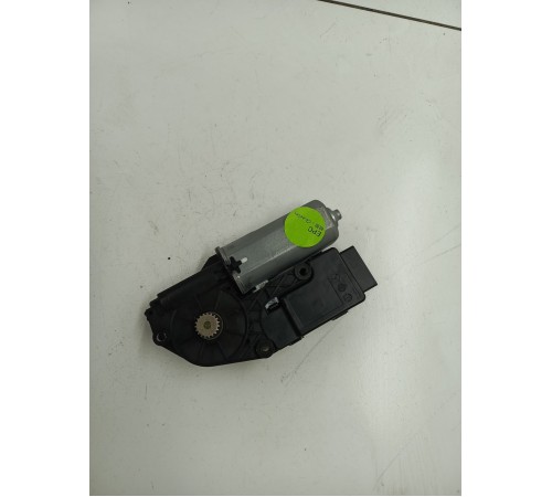 Моторчик люка крыши передний