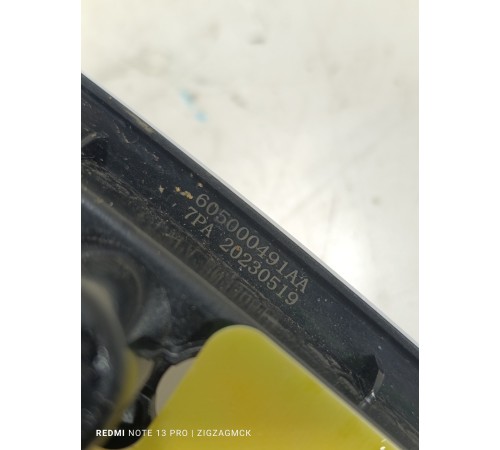 Плафон внутреннего освещения салона передний