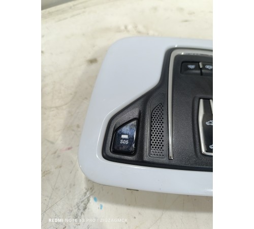 Плафон внутреннего освещения салона передний