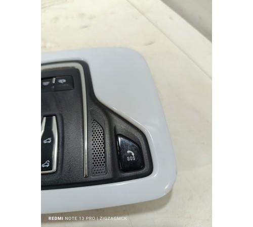 Плафон внутреннего освещения салона передний