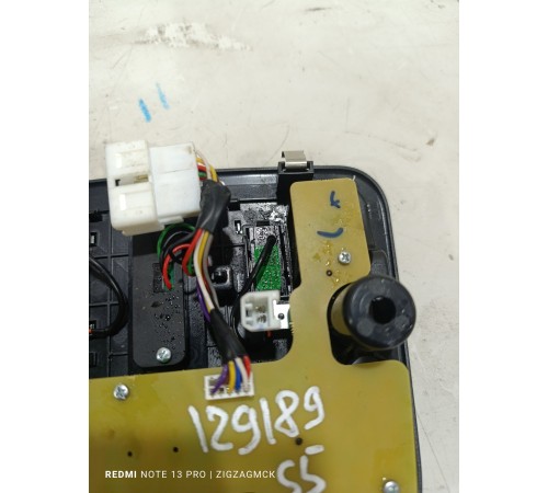 Плафон внутреннего освещения салона передний