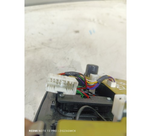 Плафон внутреннего освещения салона передний