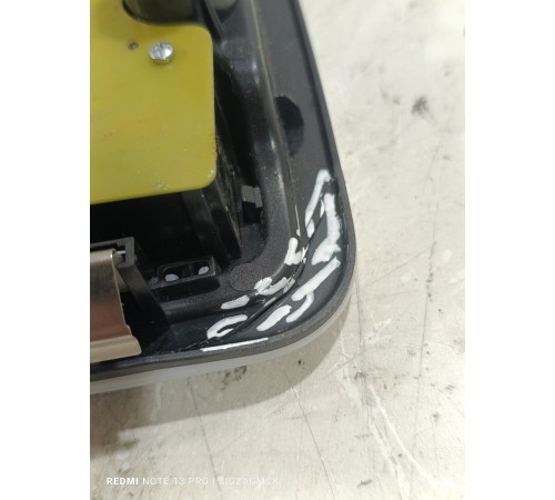 Плафон внутреннего освещения салона передний