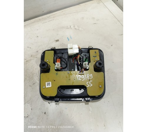 Плафон внутреннего освещения салона передний