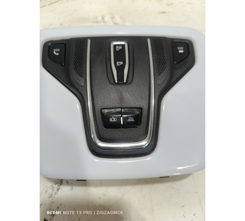 Плафон внутреннего освещения салона передний