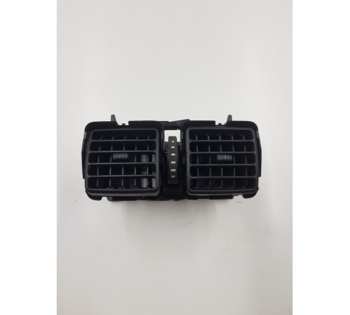 Дефлектор воздушный центральной консоли задний