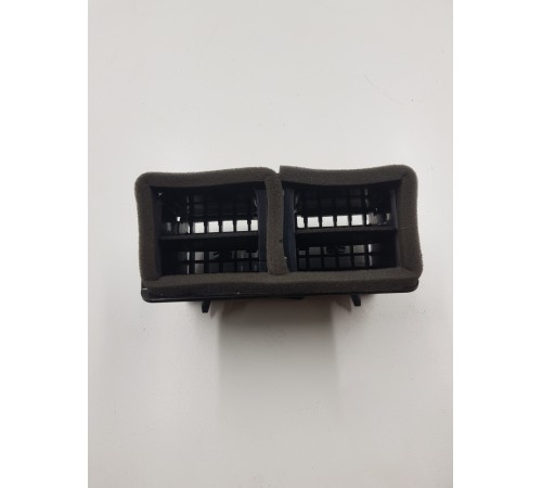 Дефлектор воздушный центральной консоли задний