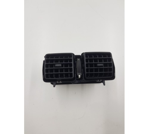 Дефлектор воздушный центральной консоли задний