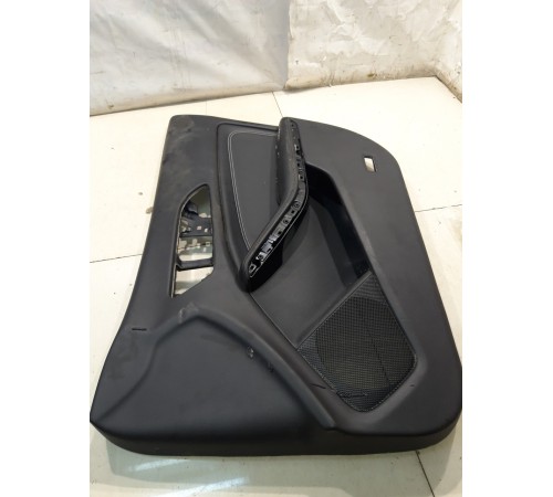 Обшивка двери (передняя, правая)