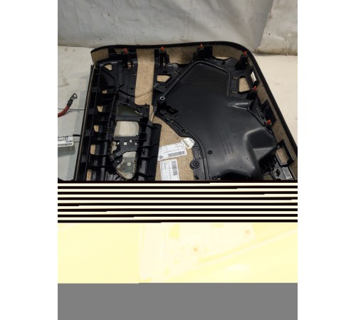 Обшивка двери (передняя, правая)