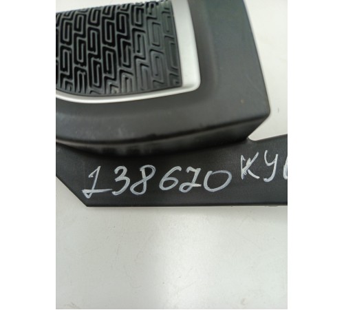 Угол двери передний правый внутренний с динамиком