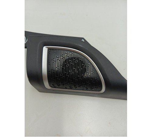 Угол двери передний правый внутренний с динамиком