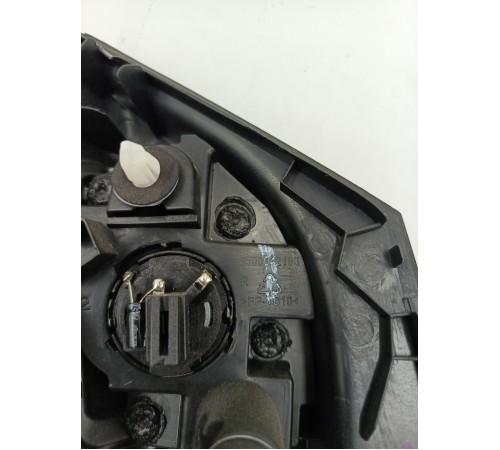 Угол двери передний правый внутренний с динамиком