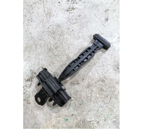 Ограничитель двери задний левый 