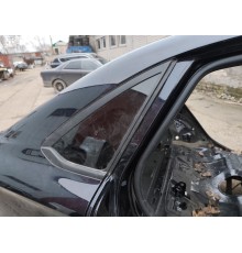 Глухое стекло заднее правое