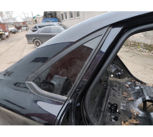 Глухое стекло заднее правое