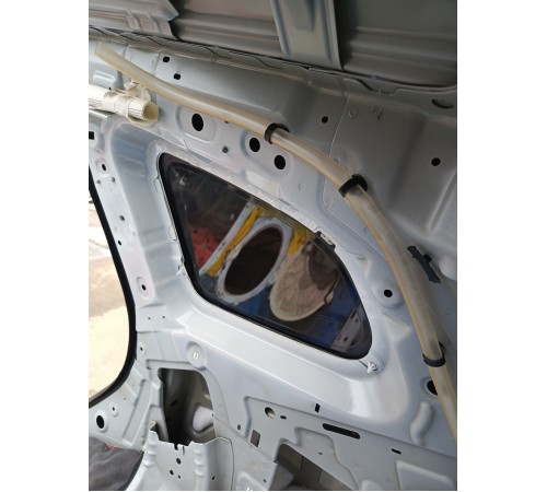 Глухое стекло заднее правое