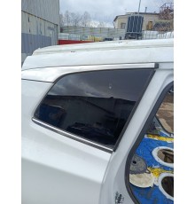 Глухое стекло заднее правое