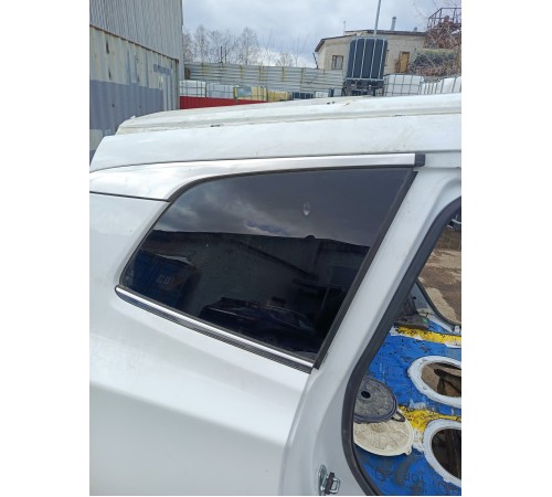 Глухое стекло заднее правое