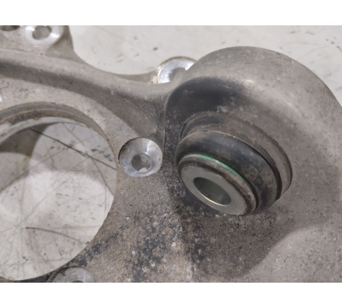 Поворотный кулак задний правый