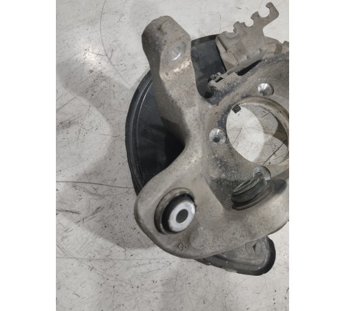 Поворотный кулак задний правый