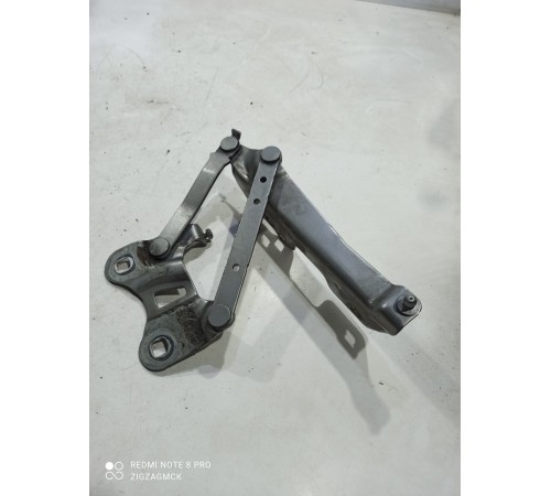 Петля капота левая