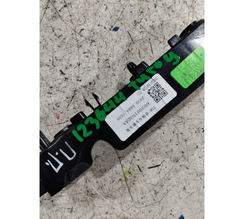 Кронштейн переднего бампера правый