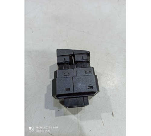 Кнопка открытия багажника (лючка бензобака)