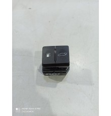 Кнопка открытия багажника (лючка бензобака)