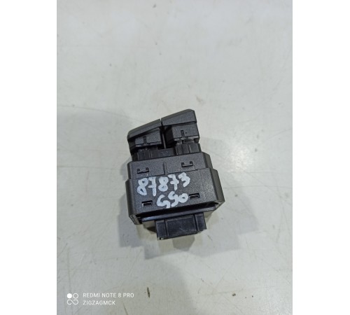 Кнопка открытия багажника (лючка бензобака)