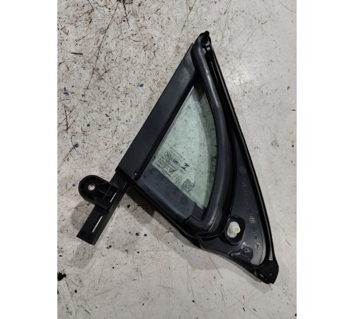 Стекло форточка двери глухое переднее левое