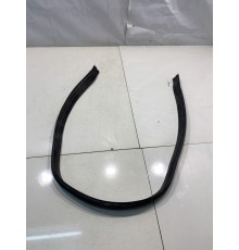 Уплотнитель капота