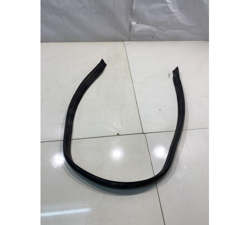 Уплотнитель капота