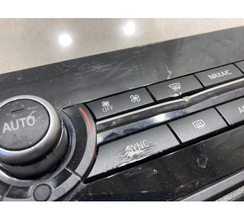 Блок управления климатом(передний)