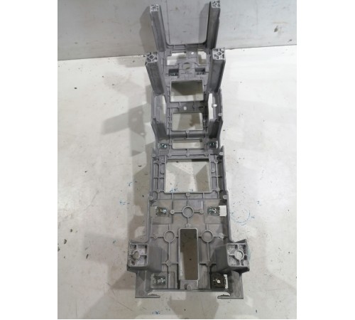 Кронштейн центральной консоли