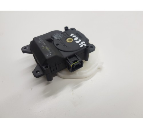 Моторчик привода заслонок отопителя