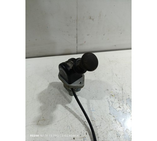 Кран ручного тормоза на панели рычажковый