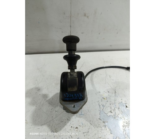 Кран ручного тормоза на панели рычажковый