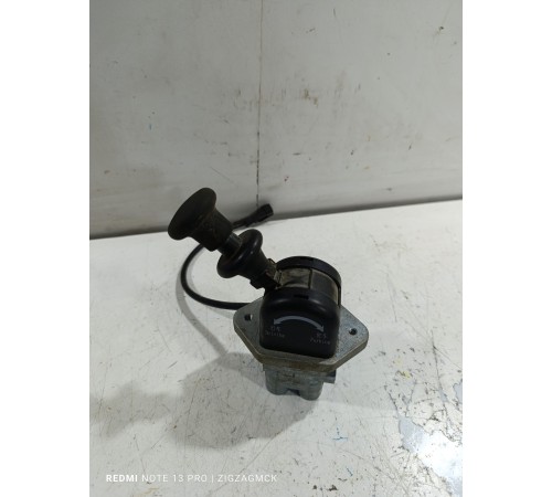 Кран ручного тормоза на панели рычажковый