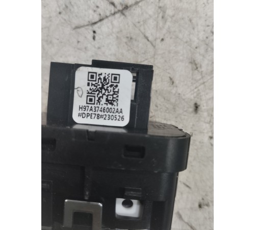 Кнопка стеклоподъемника (задняя правая)