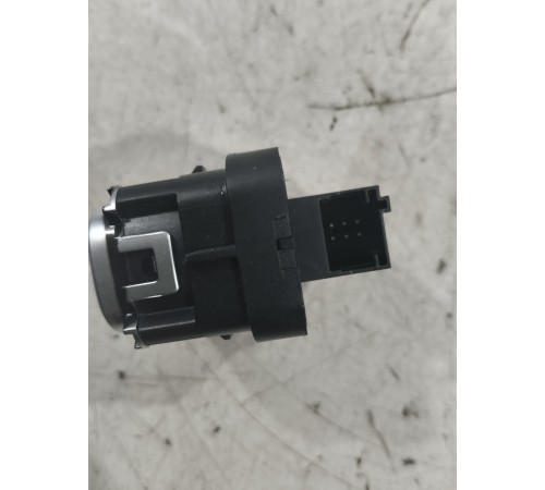 Кнопка стеклоподъемника (задняя правая)