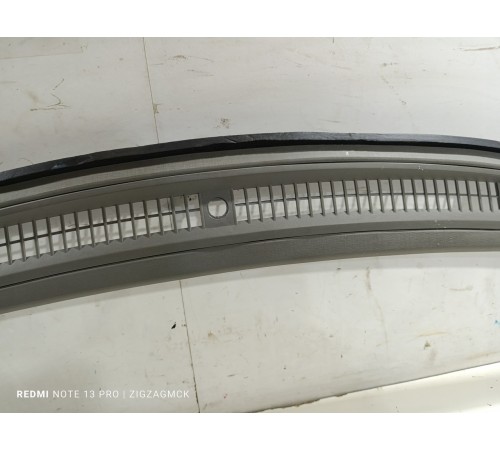 Накладка торпедо под лобовое стекло