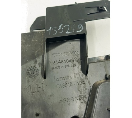 Защитный кожух замка двери задний левый